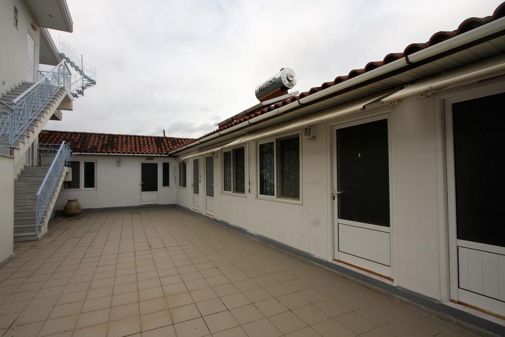 Miloi Rooms And Apartments Exterior foto