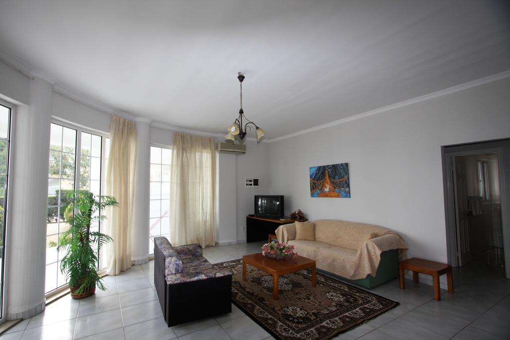 Miloi Rooms And Apartments Exterior foto